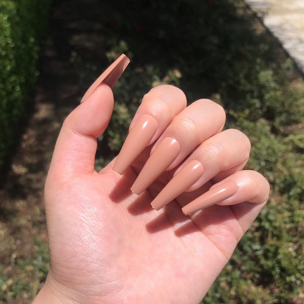 Nude press ons